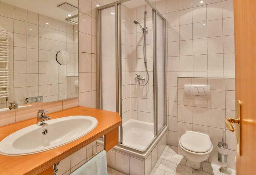 غرفة عائلية, & Restaurant Zur Zwiebel