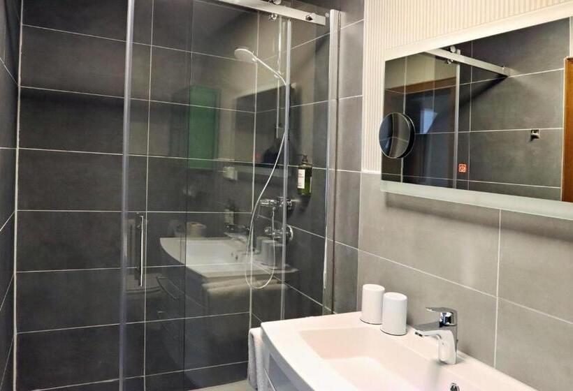 Номер Deluxe, Vorderburg