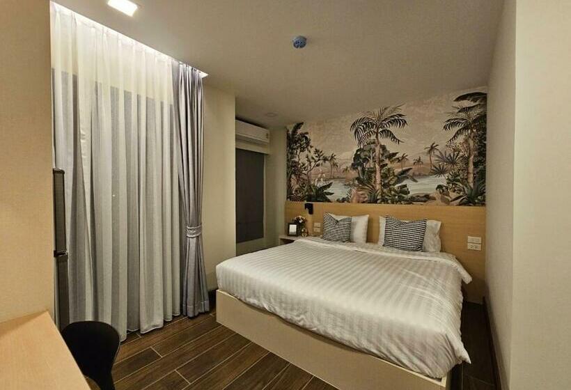 غرفة قياسية رباعية, บ้านสุขใจ สามใบเถา