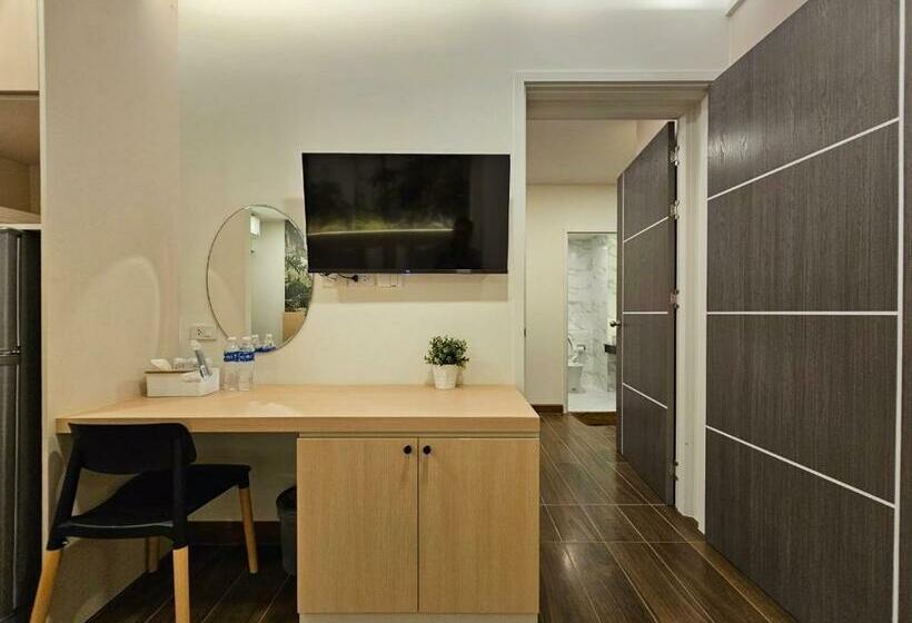 غرفة قياسية رباعية, บ้านสุขใจ สามใบเถา