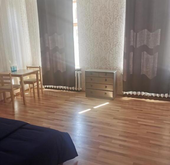 اتاق استاندارد با سرویس بهداشتی مشترک, Telegrafs