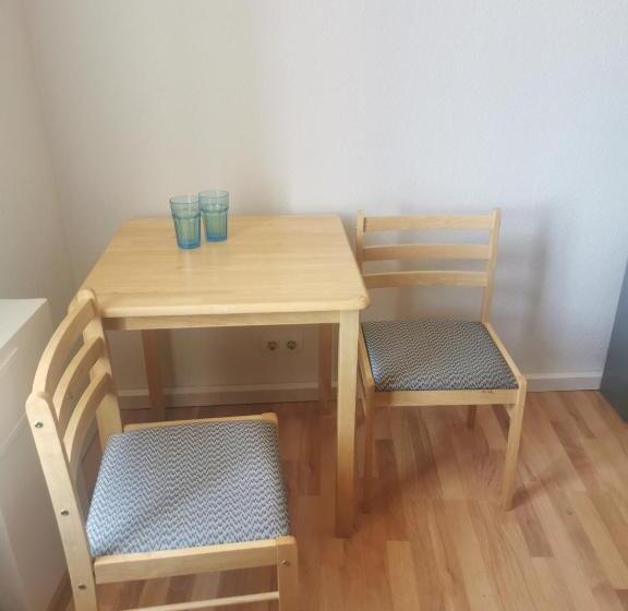 اتاق استاندارد با سرویس بهداشتی مشترک, Telegrafs