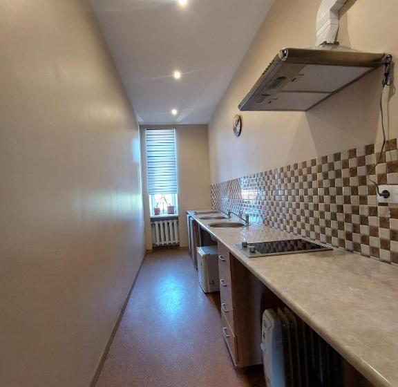 اتاق استاندارد چهار تخته, Telegrafs