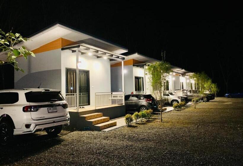 스탠다드 발코니 룸, Suanvadee Resort สวนวดี รีสอร์ท