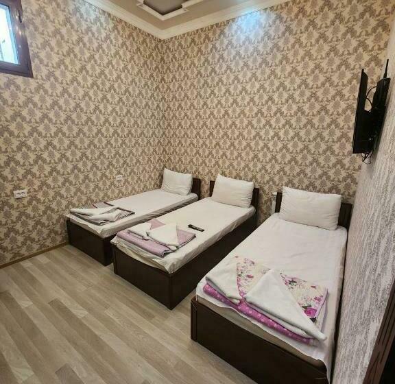 חדר סטנדרט לשלושה, Yusuf Gold House