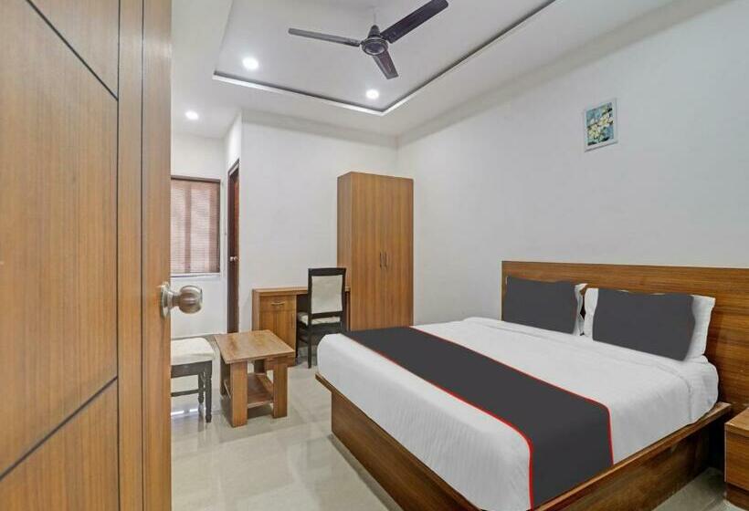 Triple Classic Room, Collection O S Grand Lodge