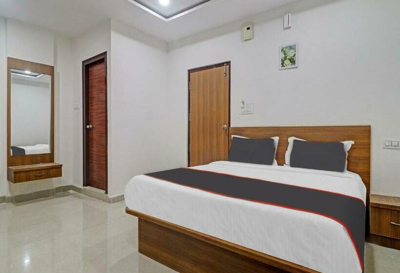 Triple Classic Room, Collection O S Grand Lodge