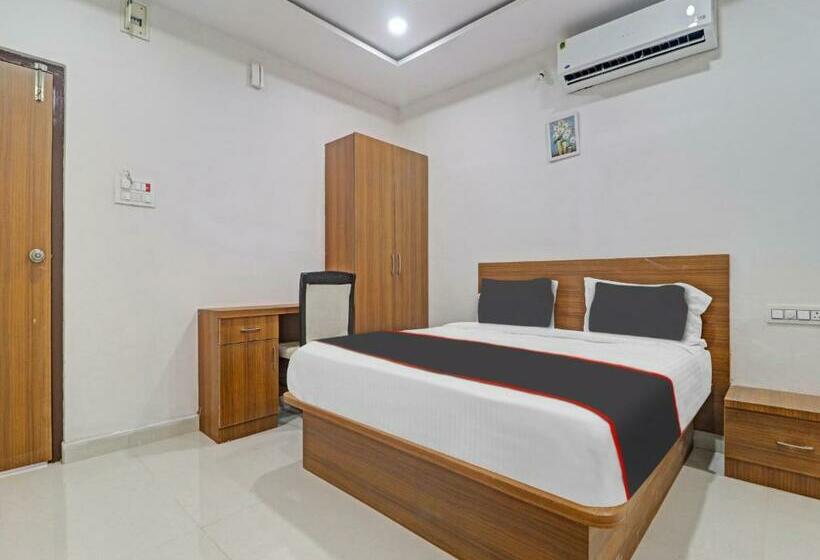 Triple Classic Room, Collection O S Grand Lodge