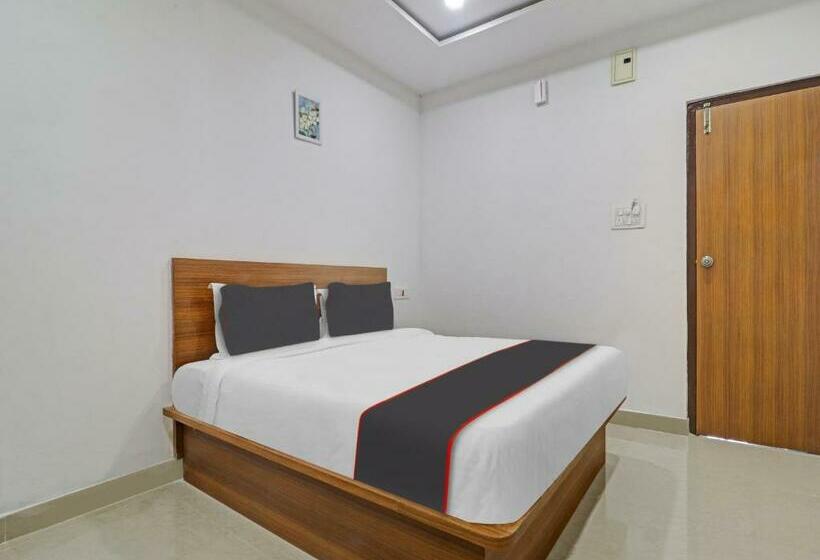 Triple Classic Room, Collection O S Grand Lodge