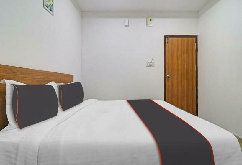 Triple Classic Room, Collection O S Grand Lodge