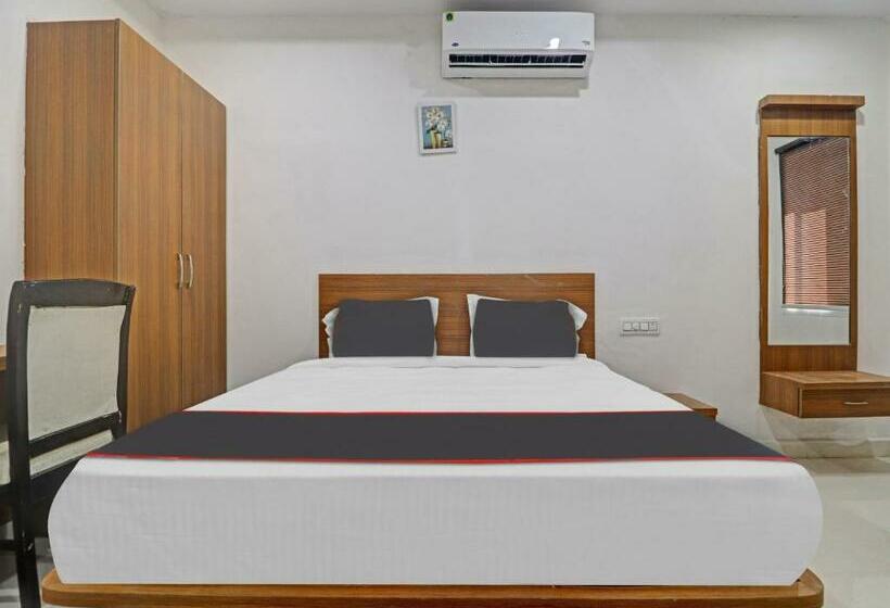 Triple Classic Room, Collection O S Grand Lodge