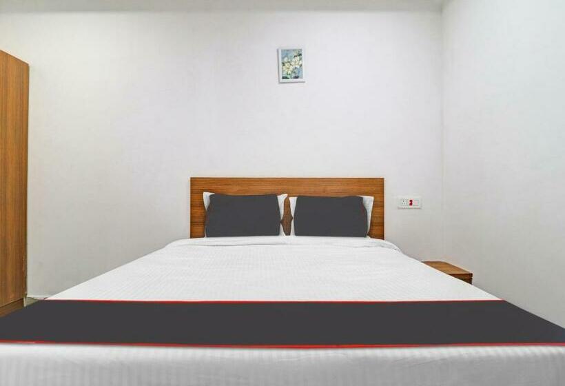 Triple Classic Room, Collection O S Grand Lodge