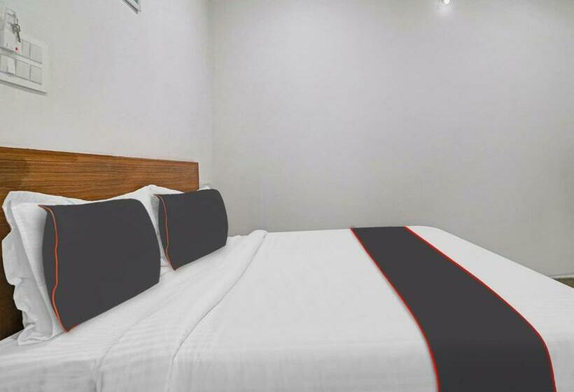 Triple Classic Room, Collection O S Grand Lodge