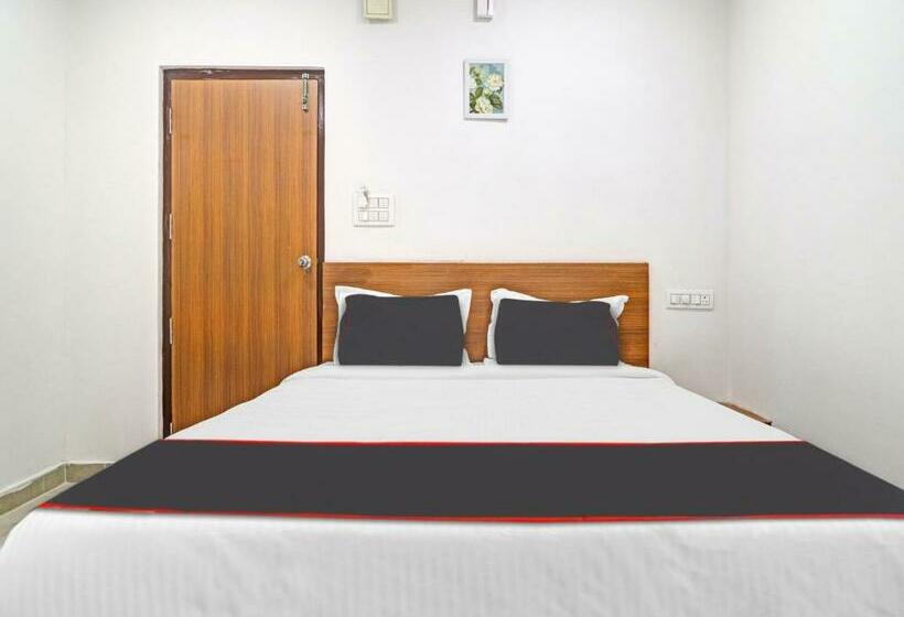 Triple Classic Room, Collection O S Grand Lodge