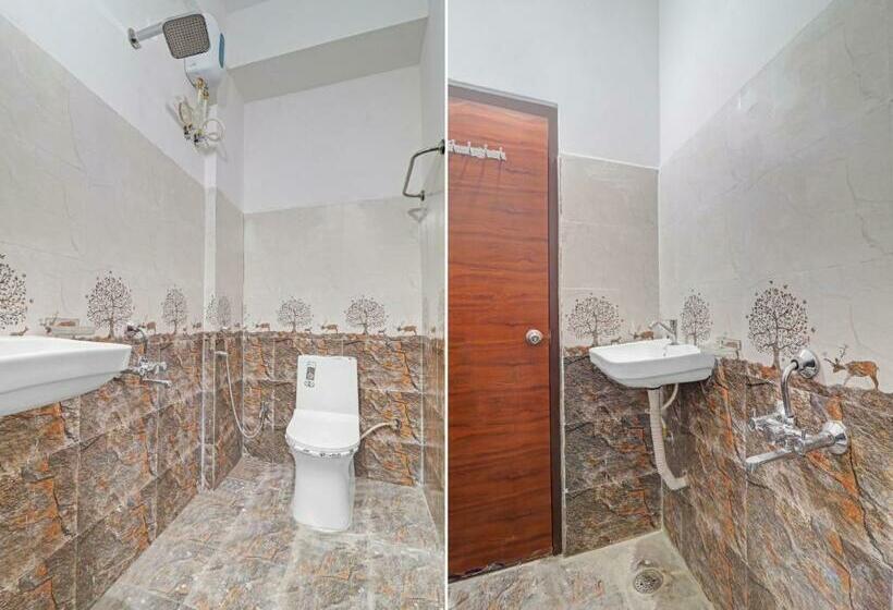 Triple Classic Room, Collection O S Grand Lodge