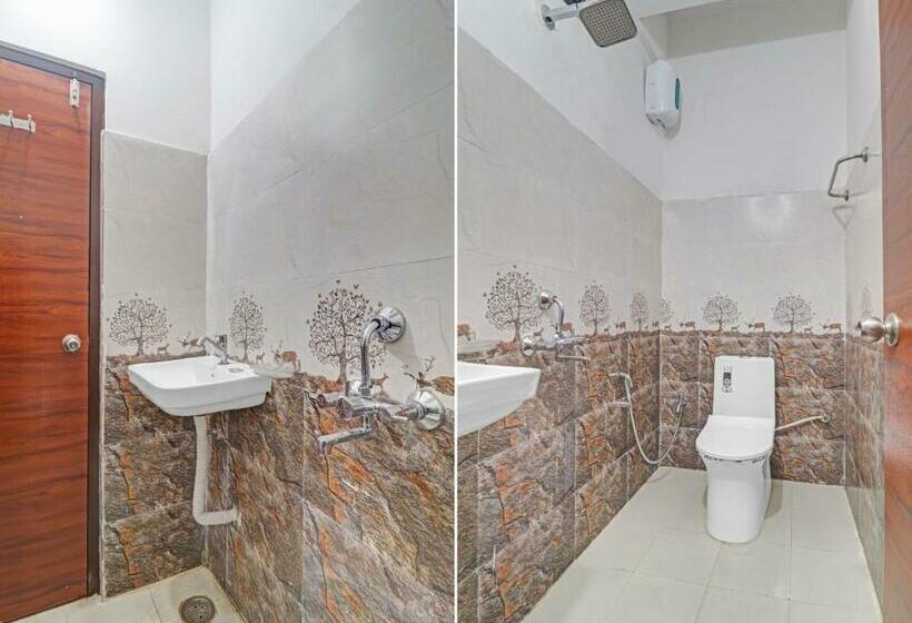 Triple Classic Room, Collection O S Grand Lodge