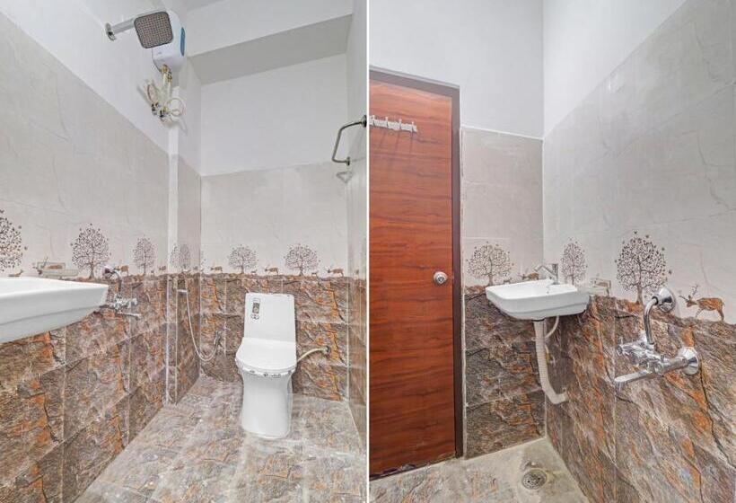 Triple Classic Room, Collection O S Grand Lodge