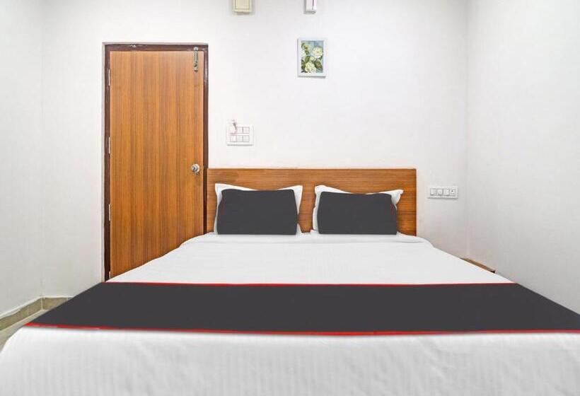 Triple Classic Room, Collection O S Grand Lodge