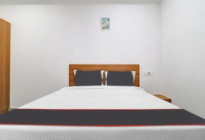 Triple Classic Room, Collection O S Grand Lodge