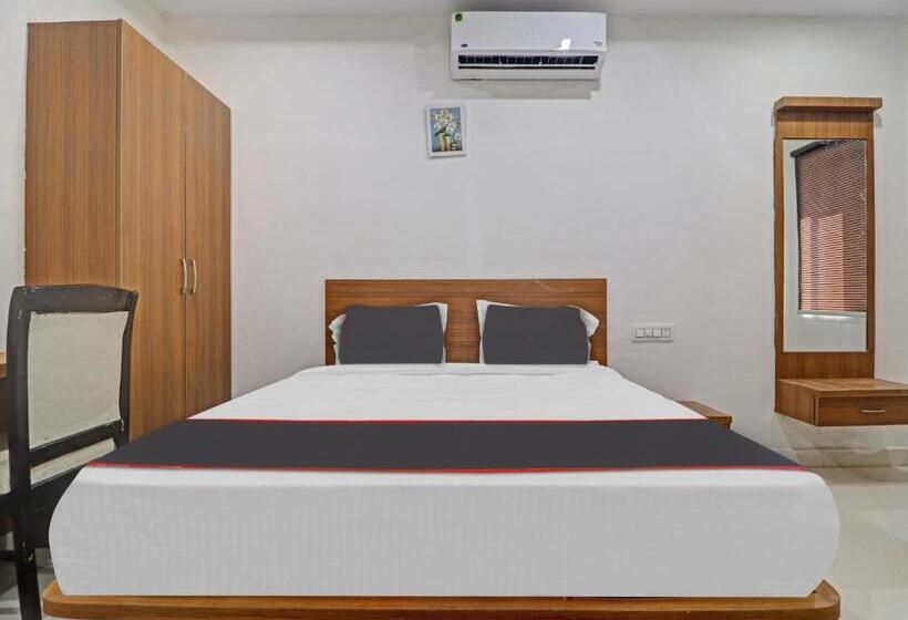 Triple Classic Room, Collection O S Grand Lodge