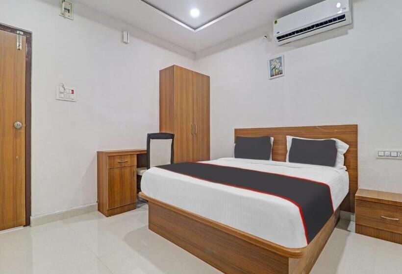 Triple Classic Room, Collection O S Grand Lodge