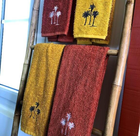 ガーデンビュースタンダードルーム, La Source De Bardon