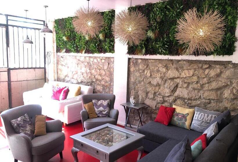 ガーデンビュースタンダードルーム, La Source De Bardon