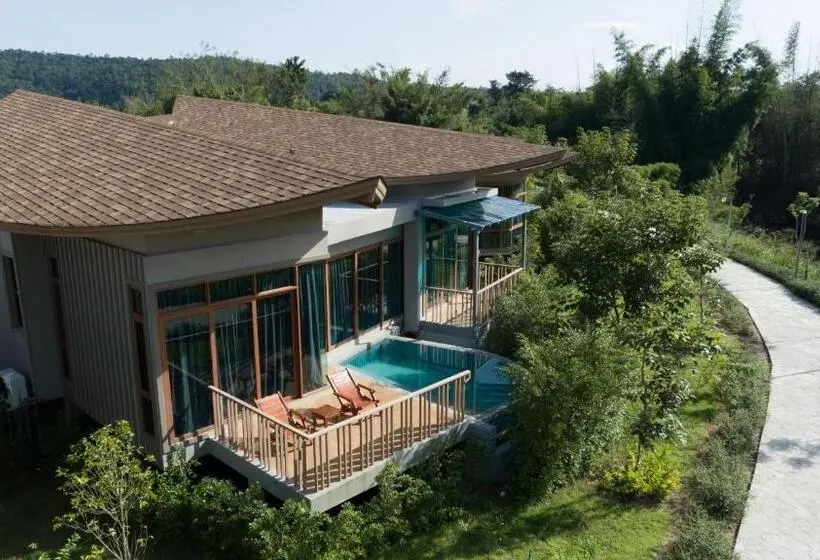Villa 2 Makuuhuonetta, Nakaburi Sanctuary Resort&spa