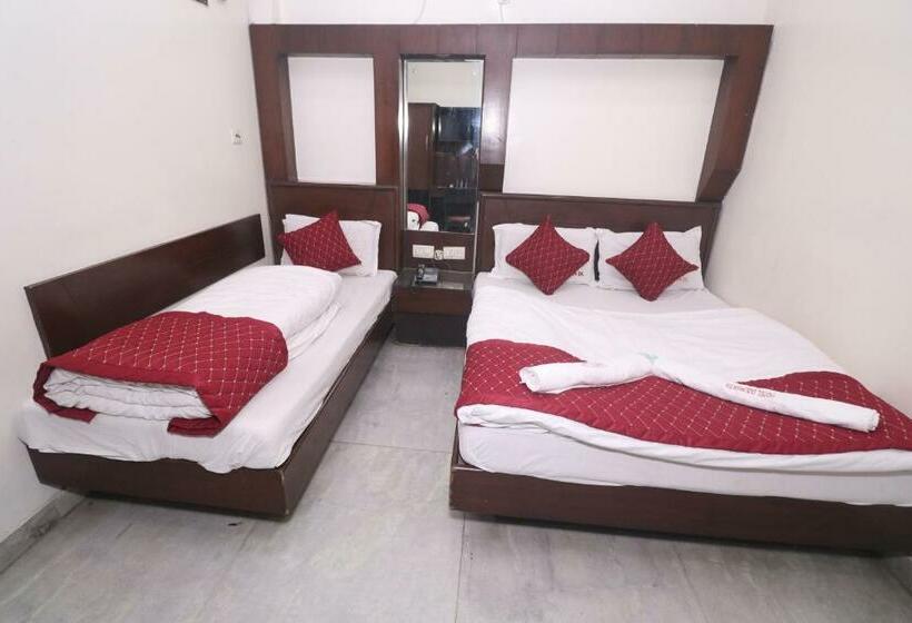 스탠다드 트리플 룸, Priya Palace By Byob Hotels