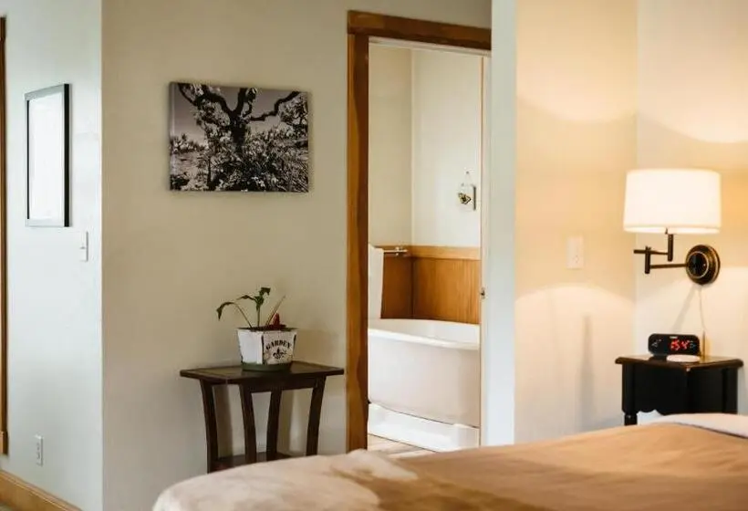 キングサイズベッドのスタンダードルーム, Volcano Union Inn And Pub