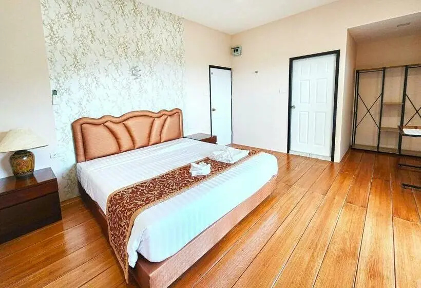 キングサイズベッドのスタンダードルーム, So View Phuket Resort