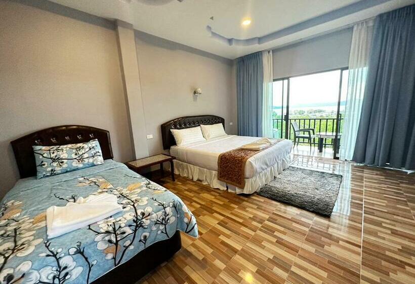 חדר סטנדרט לשלושה, So View Phuket Resort