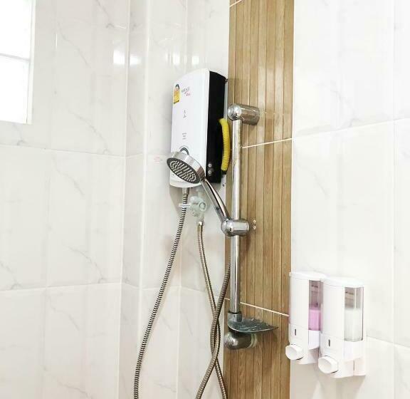 חדר סטנדרט לשלושה, So View Phuket Resort