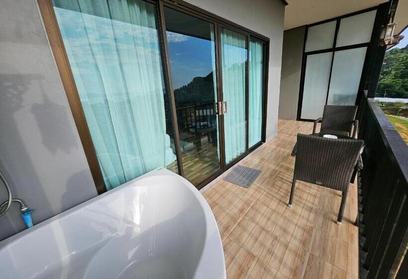 스탠다드 트리플 룸, So View Phuket Resort
