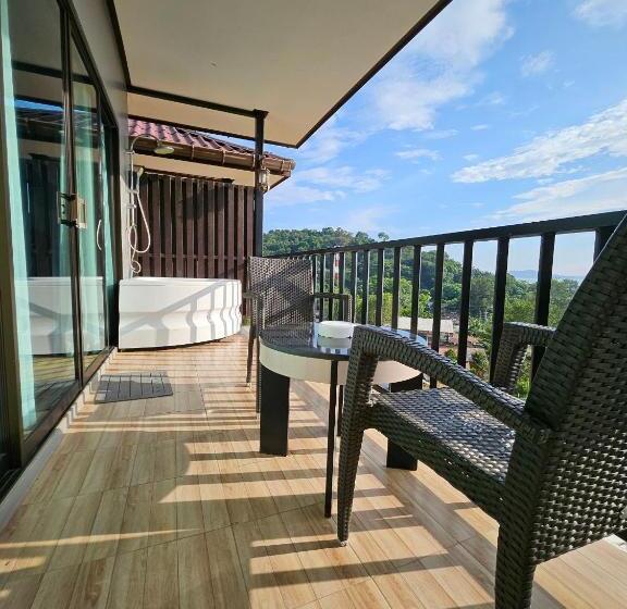 חדר סטנדרט לשלושה, So View Phuket Resort