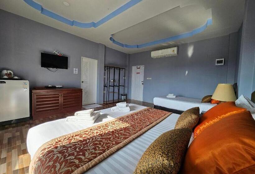 חדר סטנדרט לשלושה, So View Phuket Resort