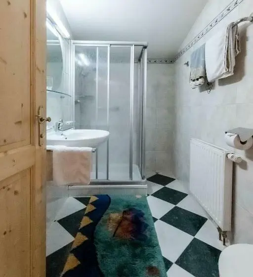 Huoneisto 1 Makuuhuone, Ferienwohnung Hartlgut
