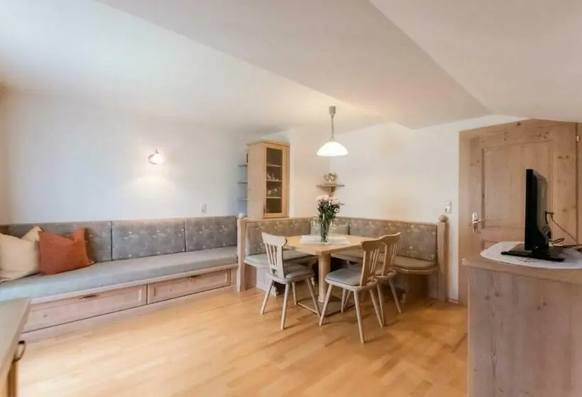Huoneisto 1 Makuuhuone, Ferienwohnung Hartlgut