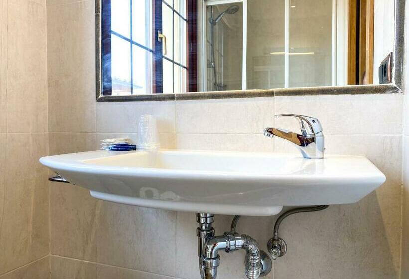 Номер Стандарт с Балконом, Hostal Ainoa
