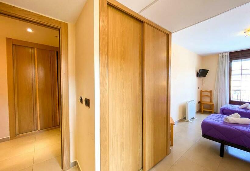 Номер Стандарт с Балконом, Hostal Ainoa