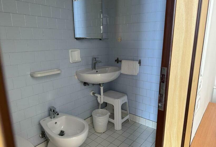 חדר אקונומי, Montebello Nuova Gestione