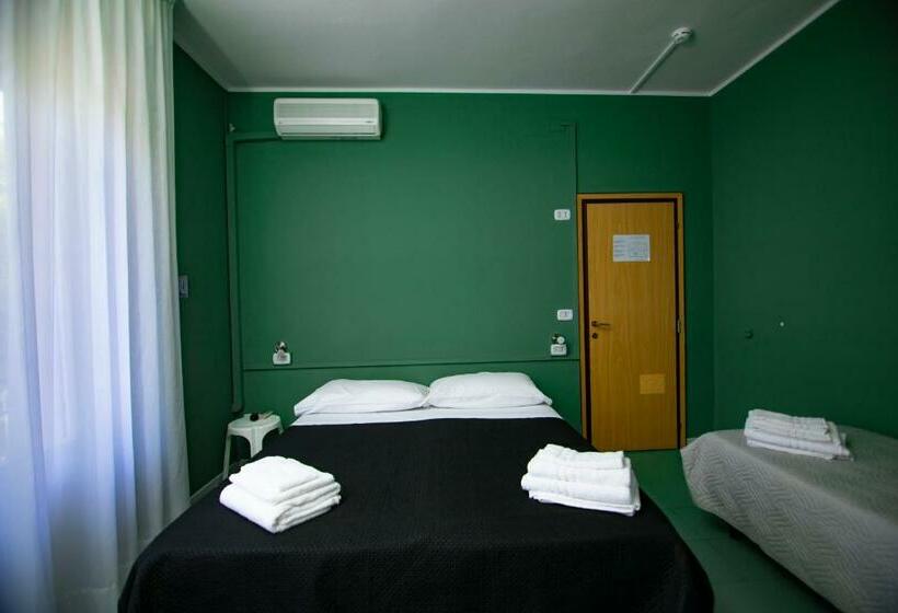 חדר סטנדרט לשלושה, Montebello Nuova Gestione