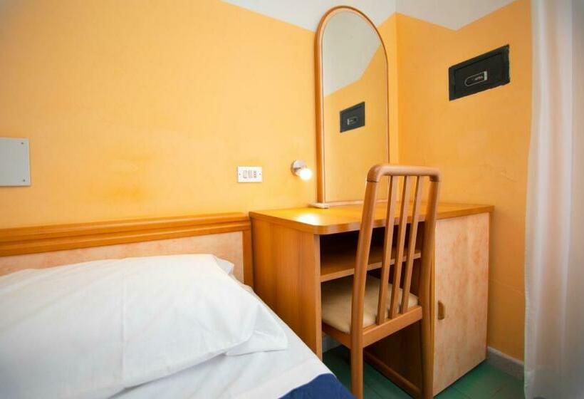 חדר סטנדרט לארבעה, Montebello Nuova Gestione