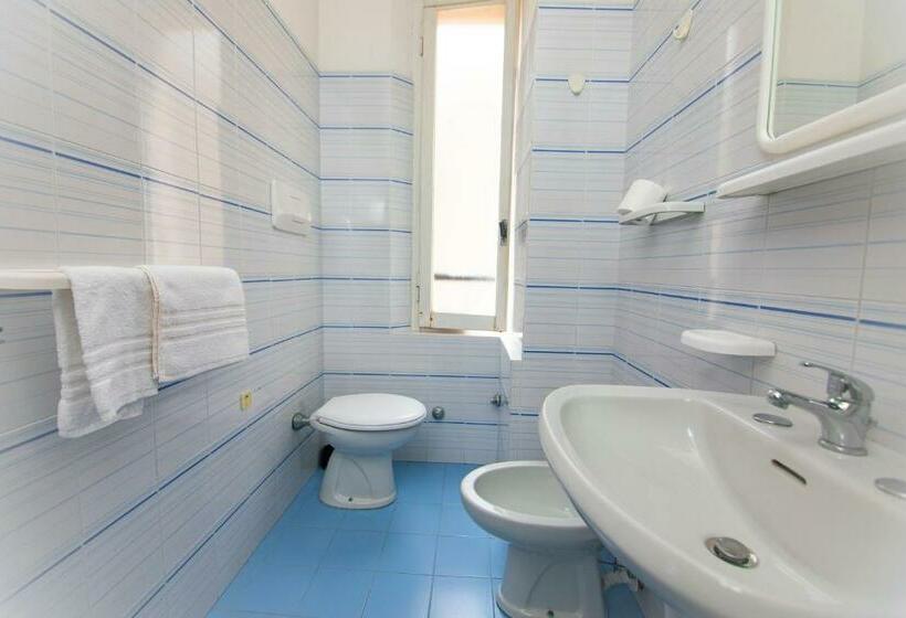 חדר סטנדרט לארבעה, Montebello Nuova Gestione