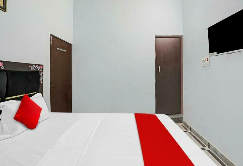 חדר קלאסי לשלושה, Pop 81269  Paras Inn