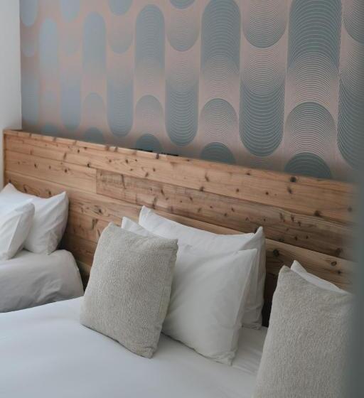 חדר משפחתי, The Brueys Lodge Tangram Madarao