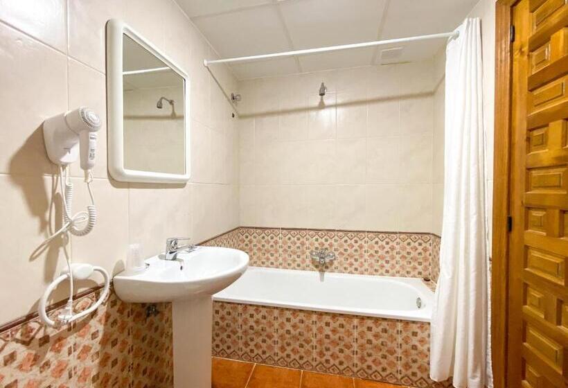 스탠다드 트리플 발코니 룸, Posada Los Leones