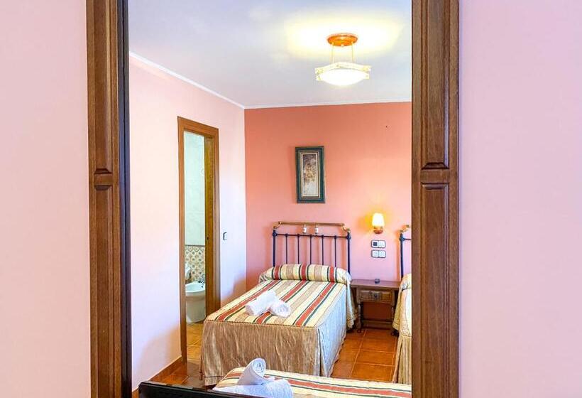 Трехместный Номер Стандарт с Балконом, Posada Los Leones