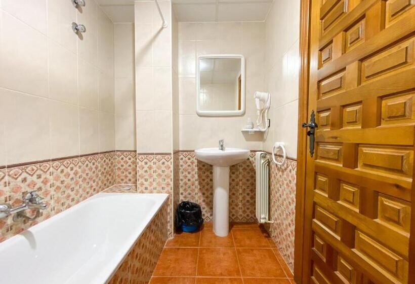 스탠다드 트리플 룸, Posada Los Leones