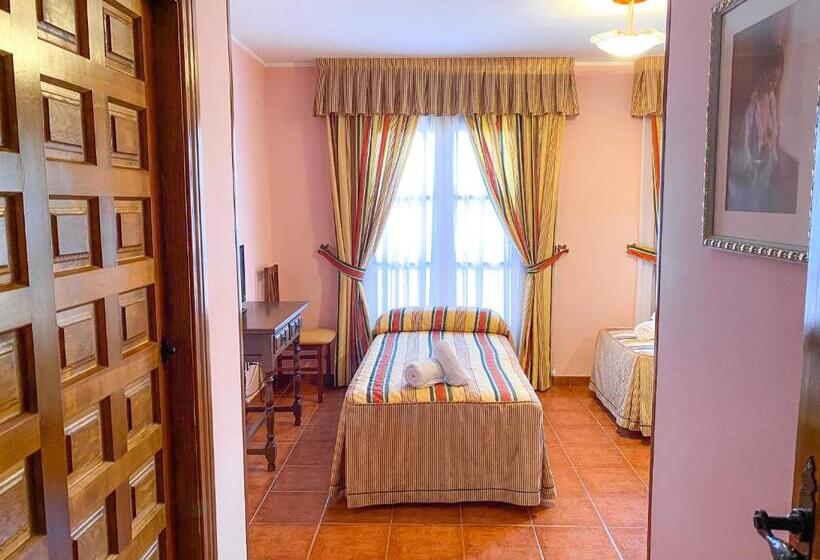 스탠다드 트리플 발코니 룸, Posada Los Leones